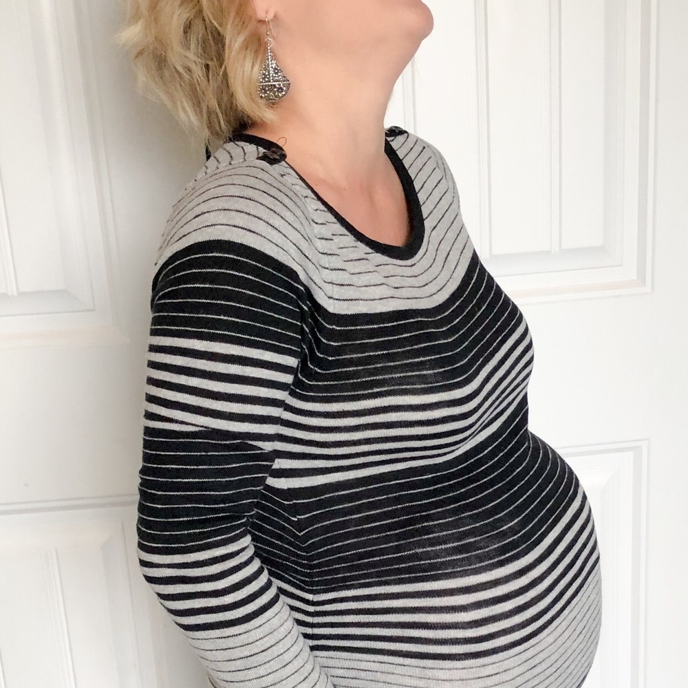 Oh baby by motherhood black and gray sweater